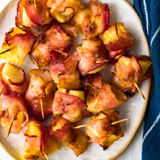 bacon insvept ananas på plattan