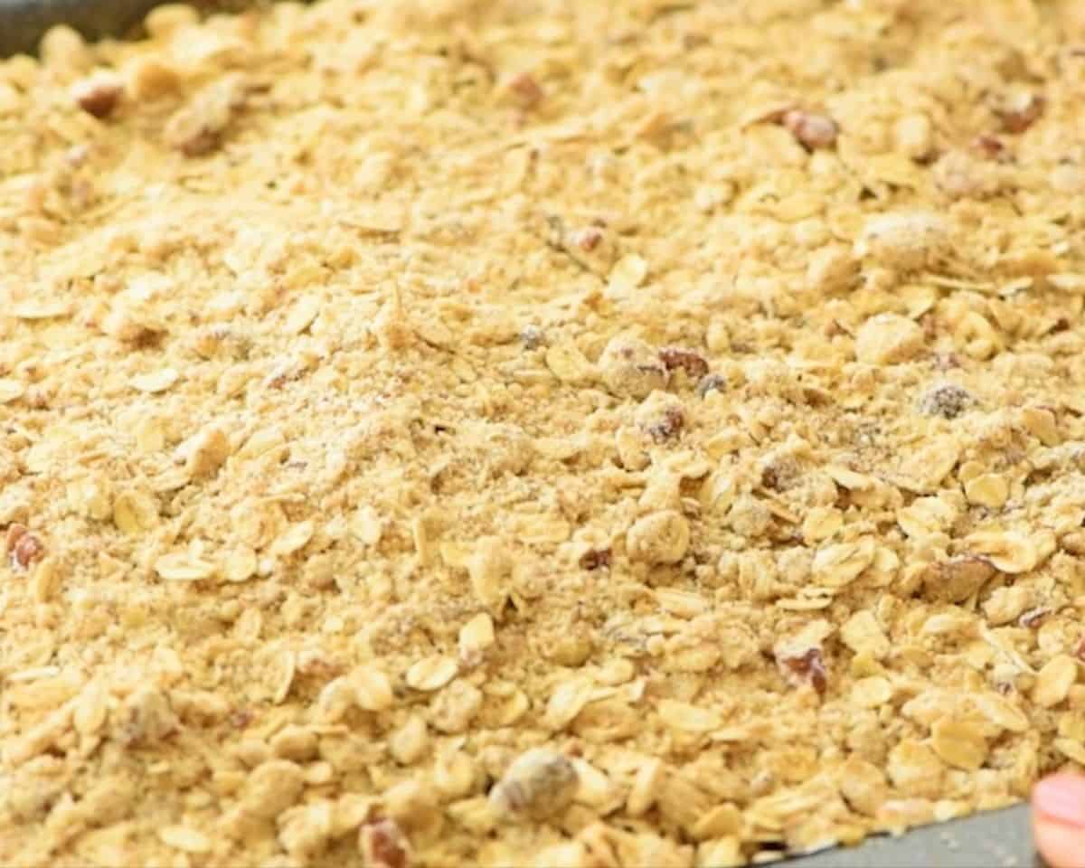 Oat and flour topping spread over the baked apples.