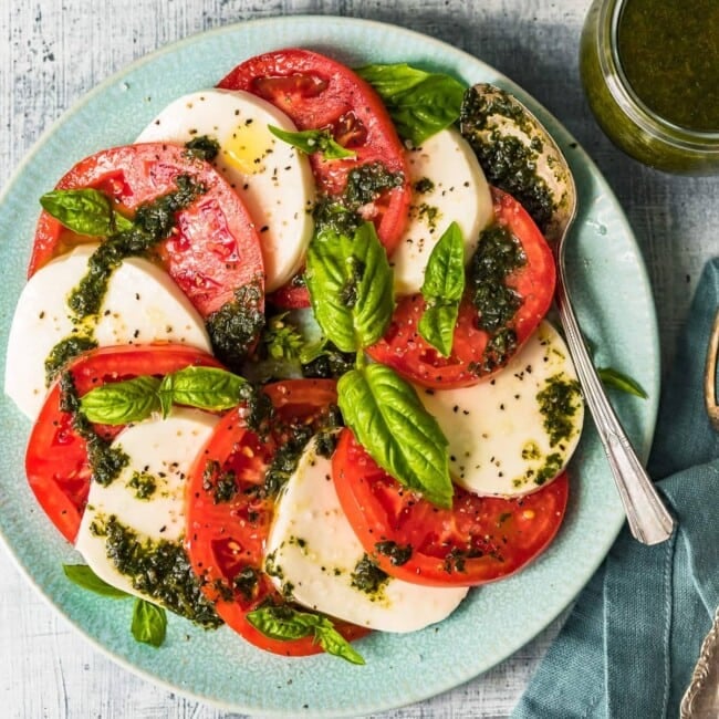 https://www.thecookierookie.com/wp-content/uploads/2019/08/traditional-caprese-salad-basil-olive-oil-1-of-7-650x650.jpg