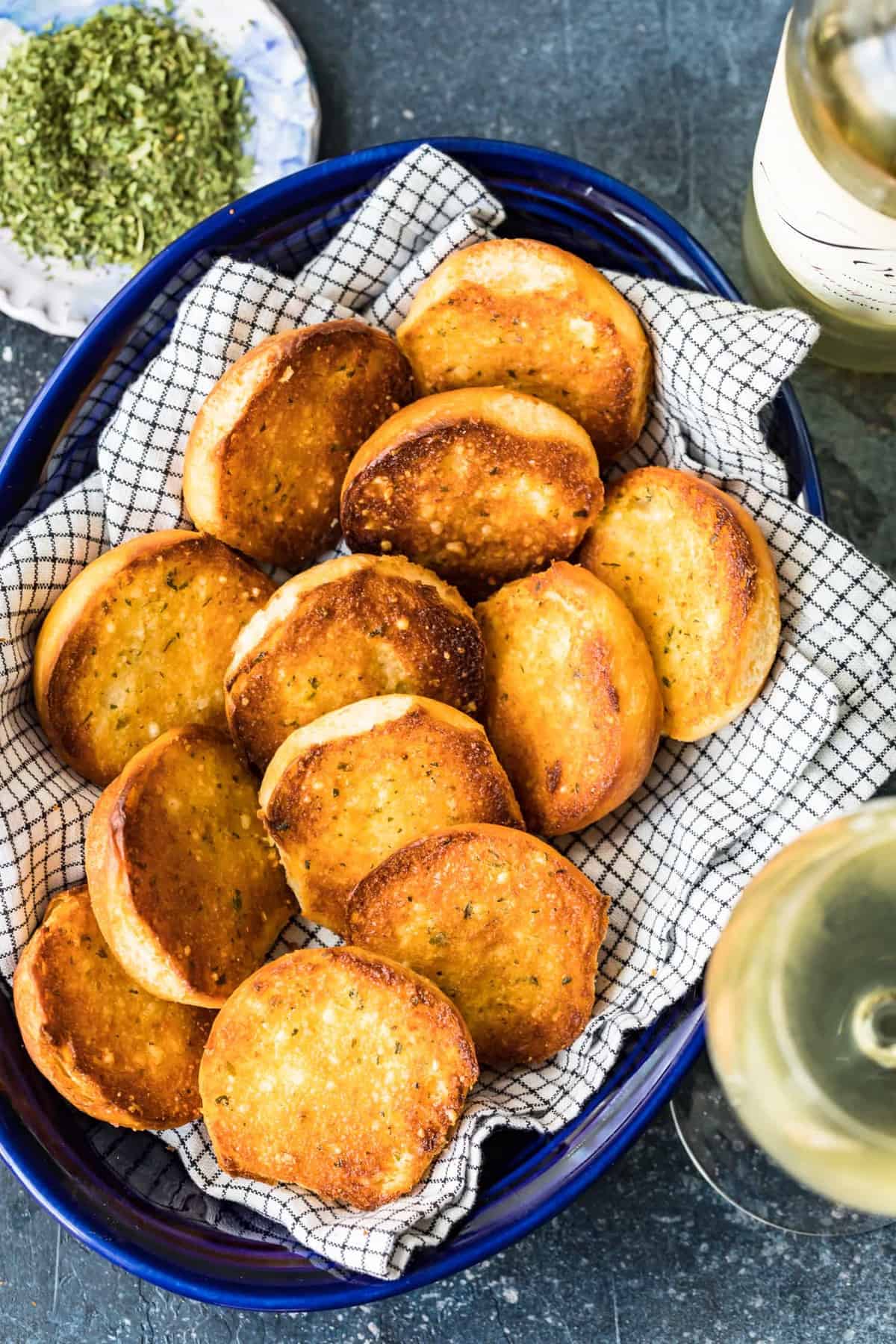 Parmesan Crusted Hawaiian Rolls in a blue bowl