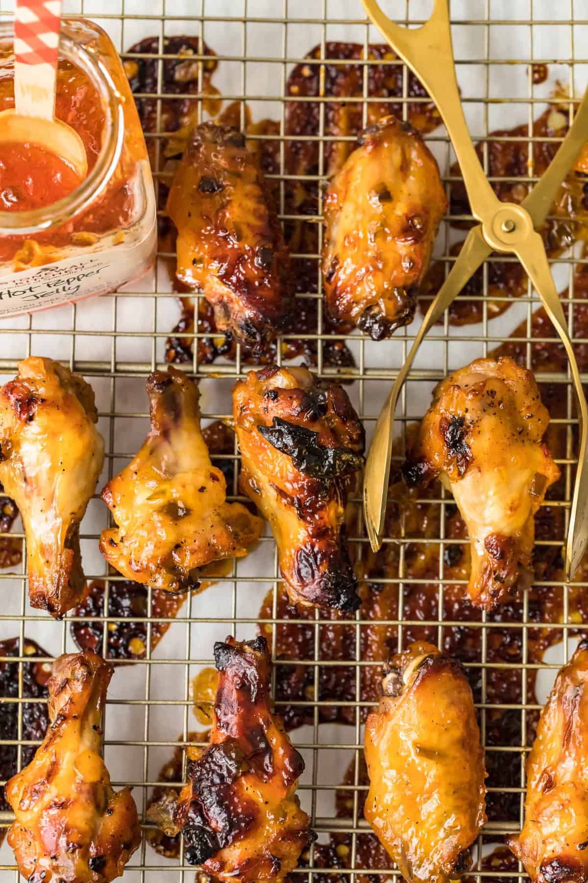 Wings on a rack ready to serve