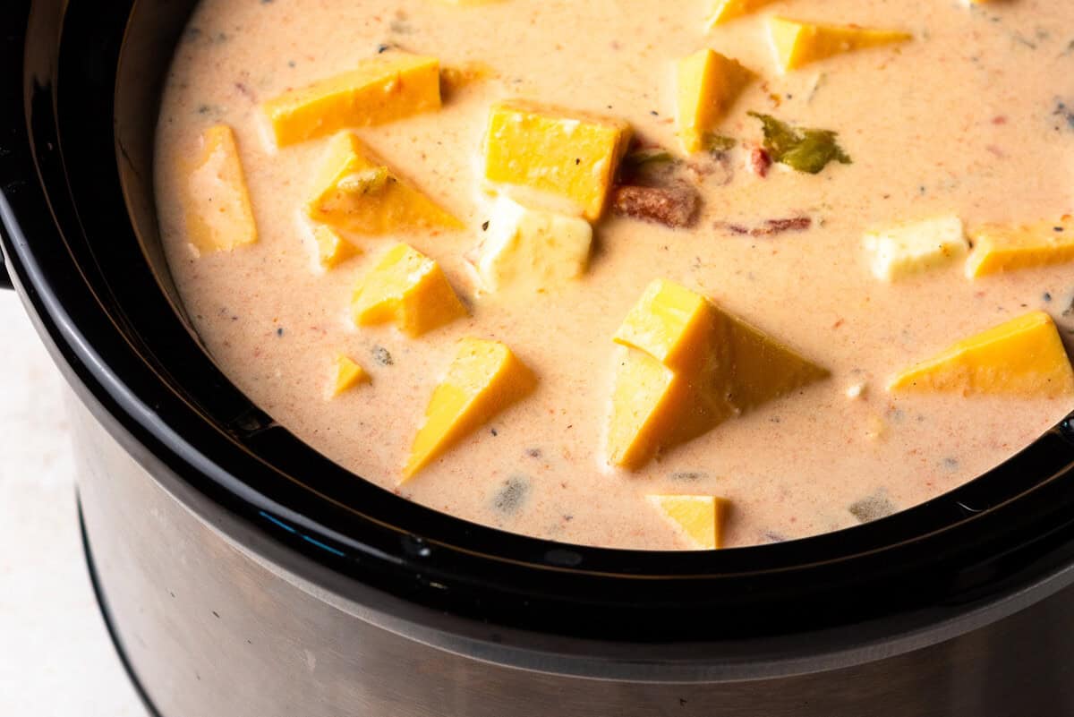 how to make crockpot queso