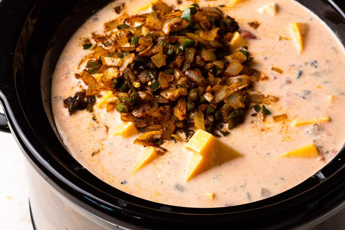 how to make crockpot queso