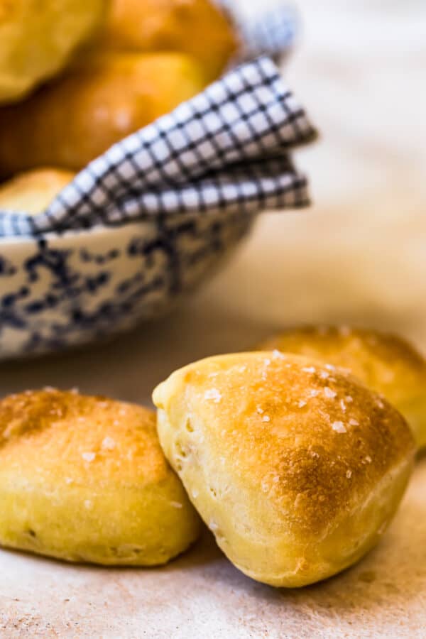 Naan rolls that are golden brown