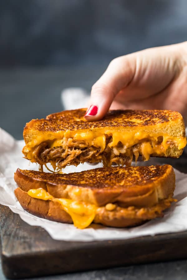 https://www.thecookierookie.com/wp-content/uploads/2020/03/pulled-pork-grilled-cheese-sandwich-3-of-11-600x900.jpg