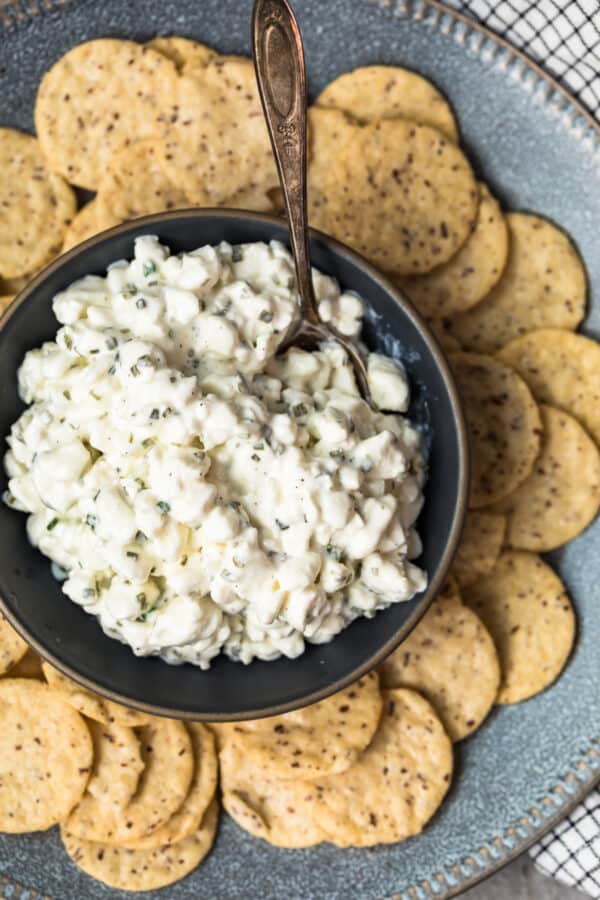 amish cottage cheese with crackers