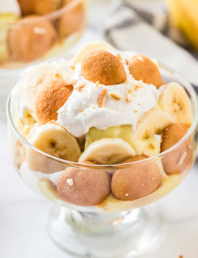 trifle dish filled with banana pudding