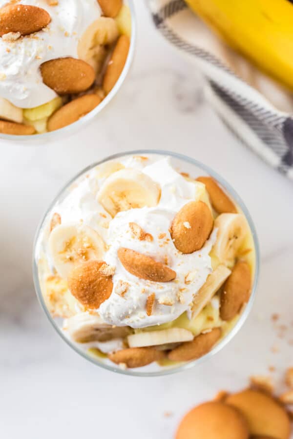 overhead image of banana pudding in dish