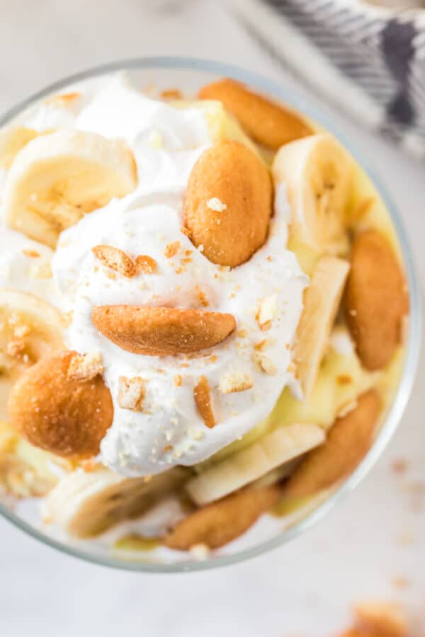 overhead image of banana pudding in dish