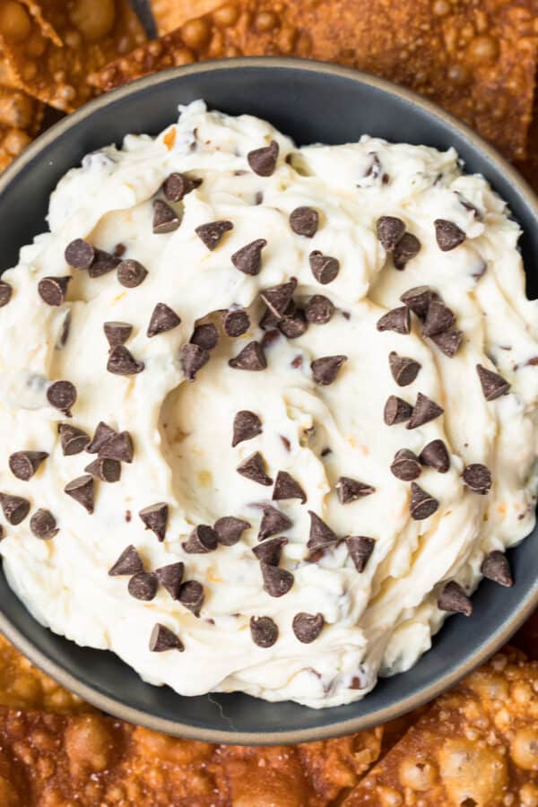 chocolate chip cannoli dip with wonton chips