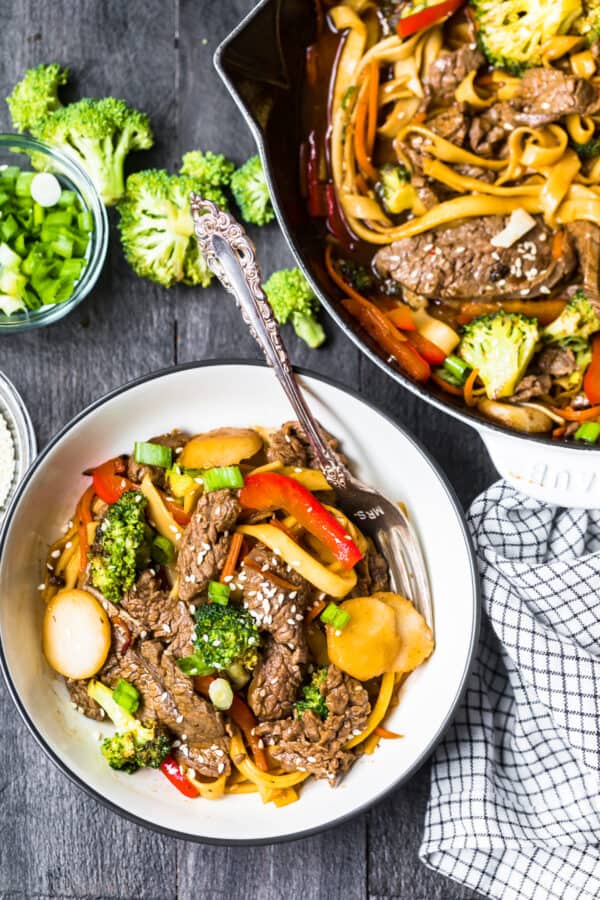 beef lo mein in white bowl