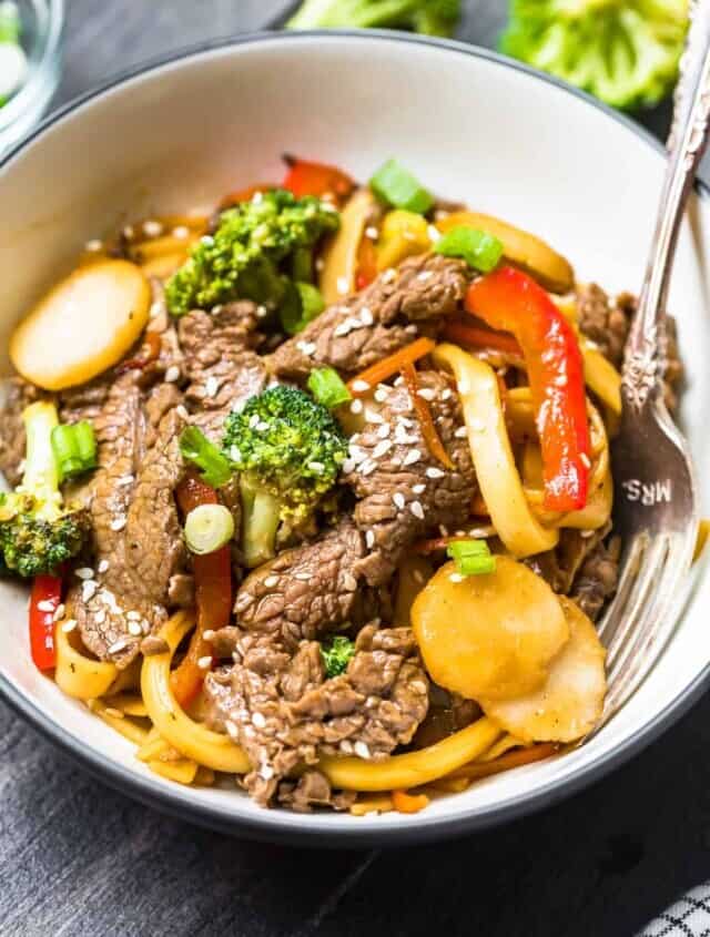 beef lo mein in white bowl