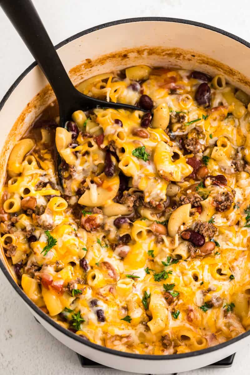 cheesy chili mac in dutch oven