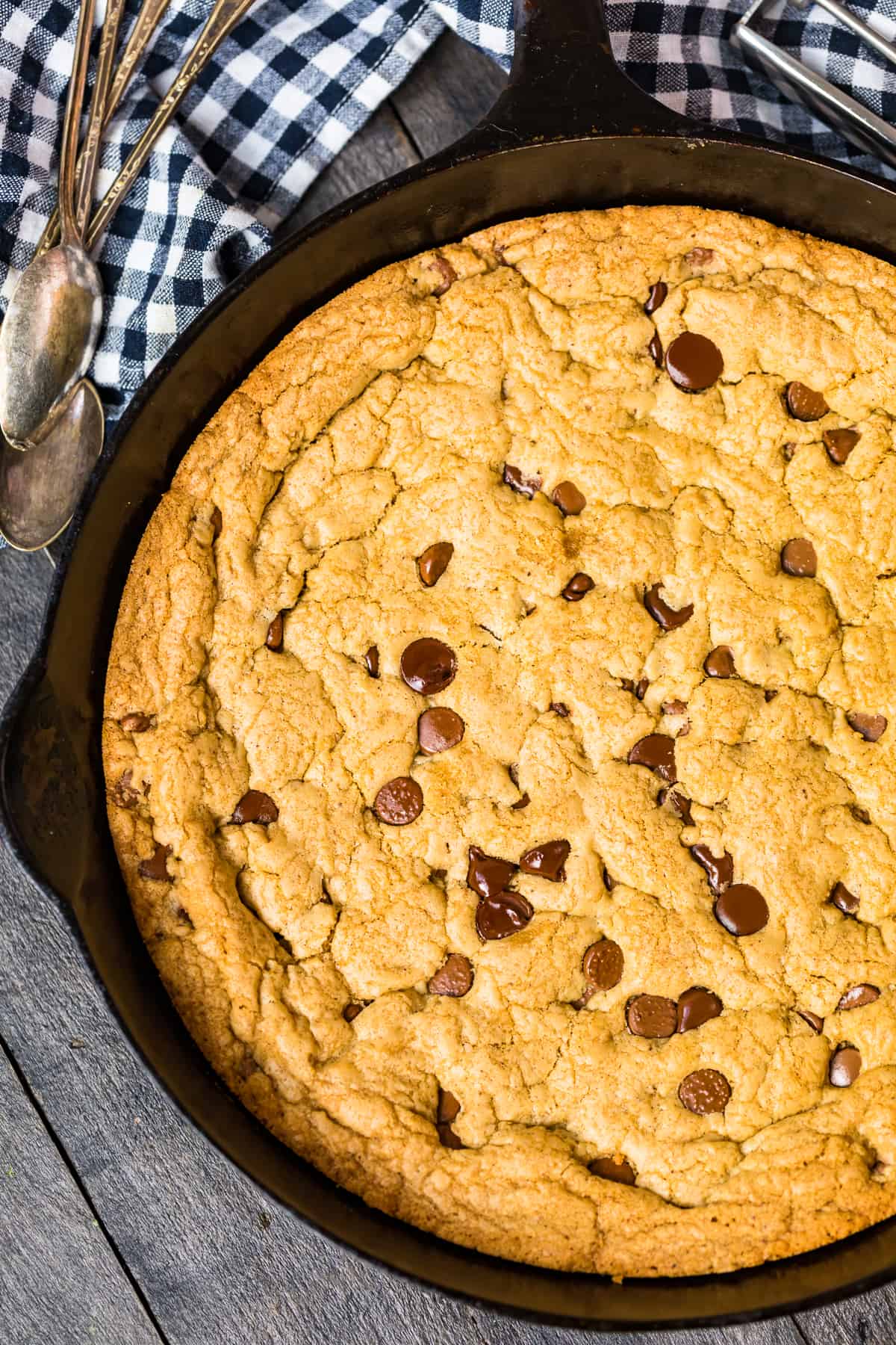 Chocolate chip cookie cooked in a skillet.