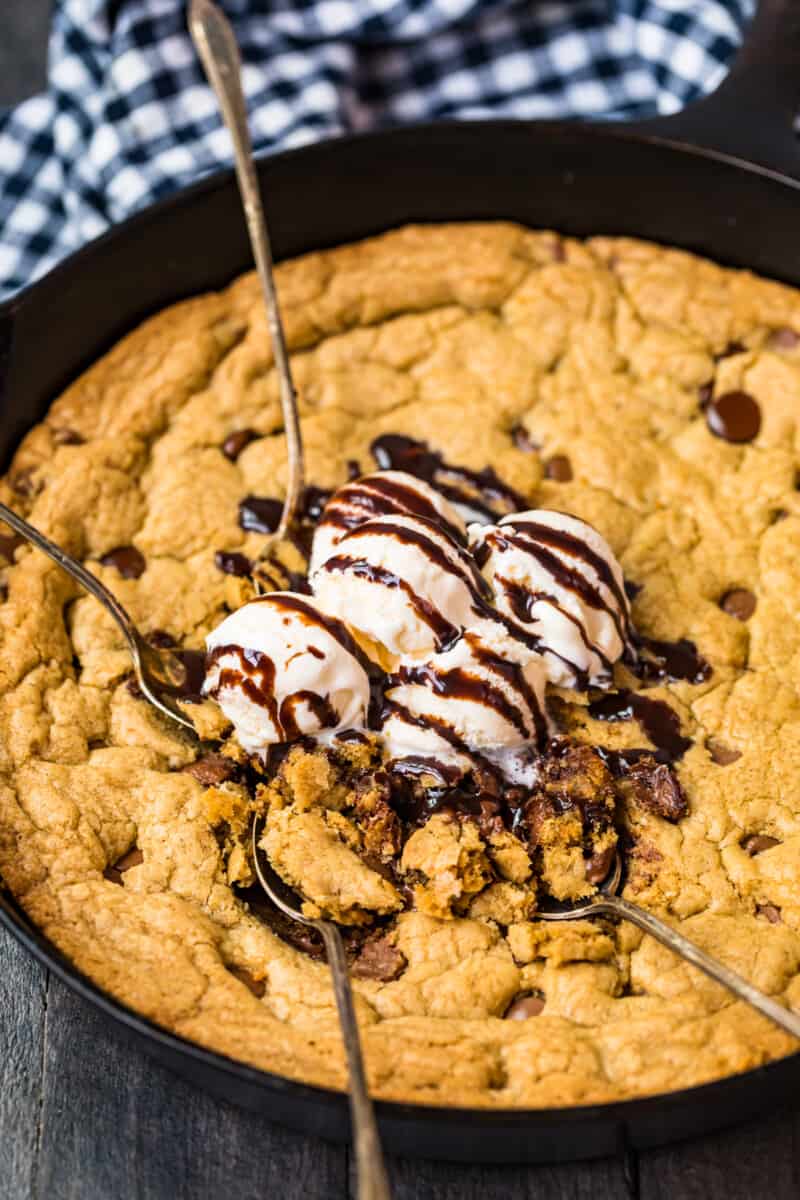 skillet chocolate chip cookie topped with ice cream
