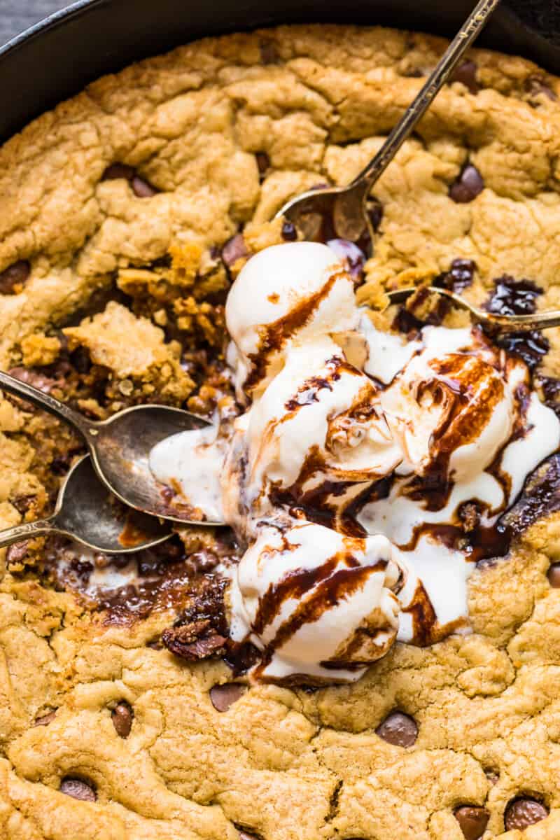 vanilla ice cream on skillet chocolate chip cookie