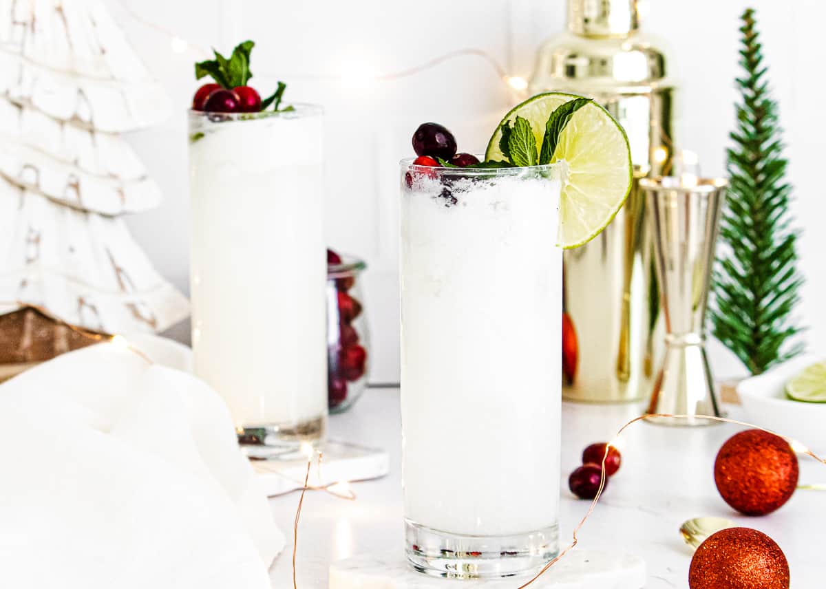 coconut mojito with cranberries