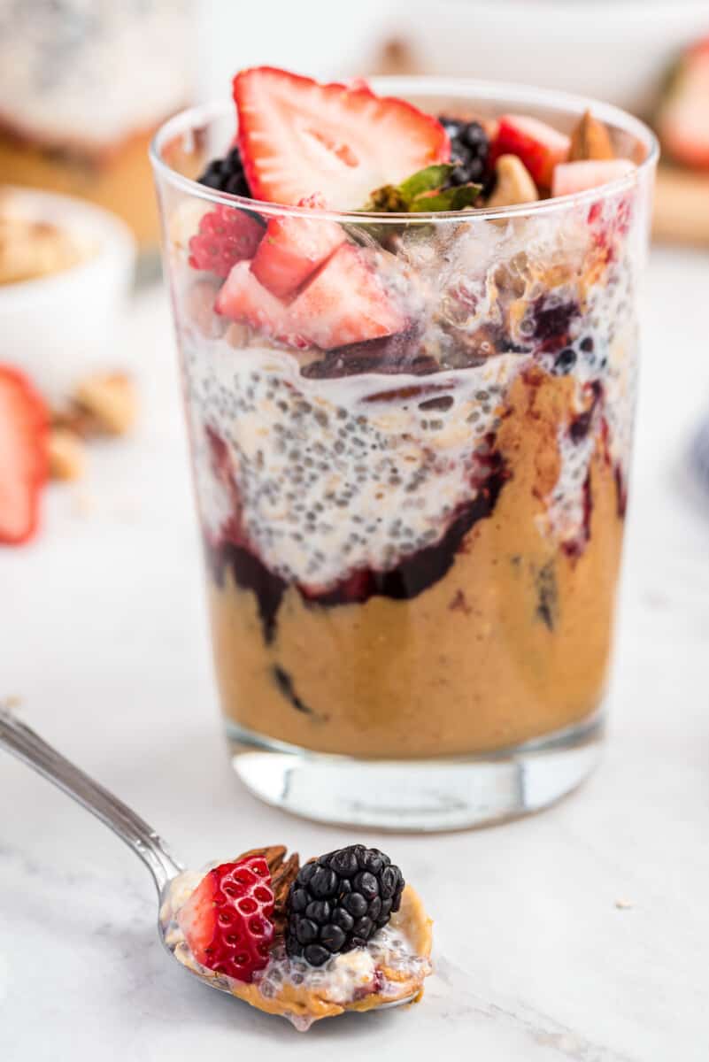 spoonful out of pbj overnight oats
