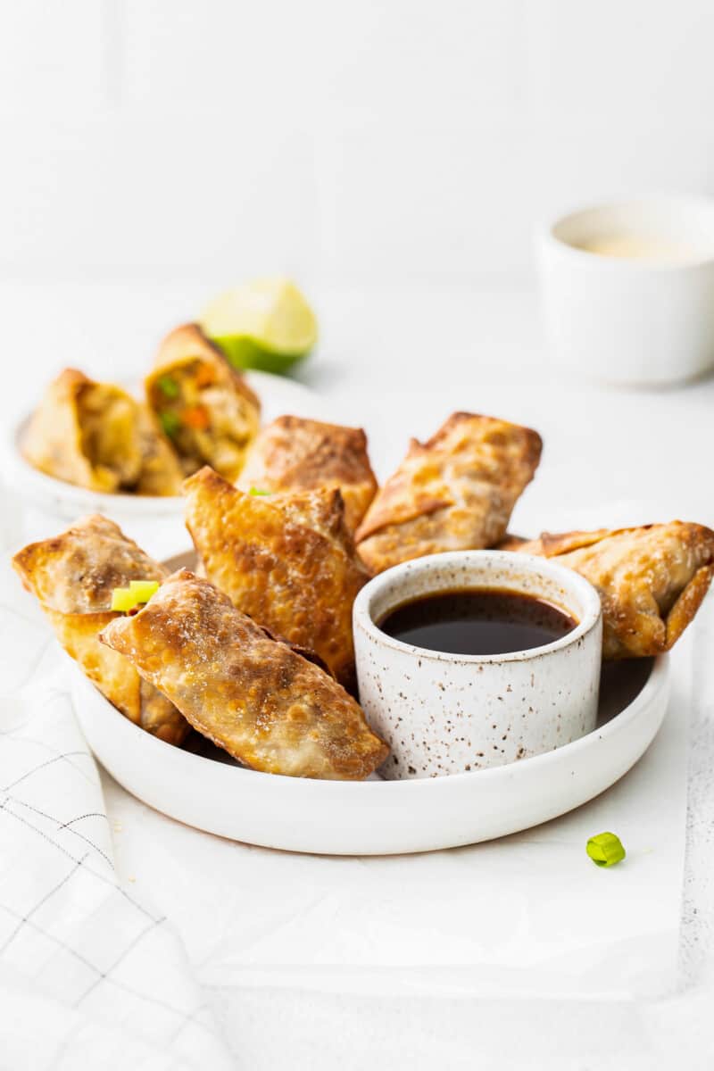 https://www.thecookierookie.com/wp-content/uploads/2021/06/air-fryer-egg-rolls-recipe-3-800x1200.jpg