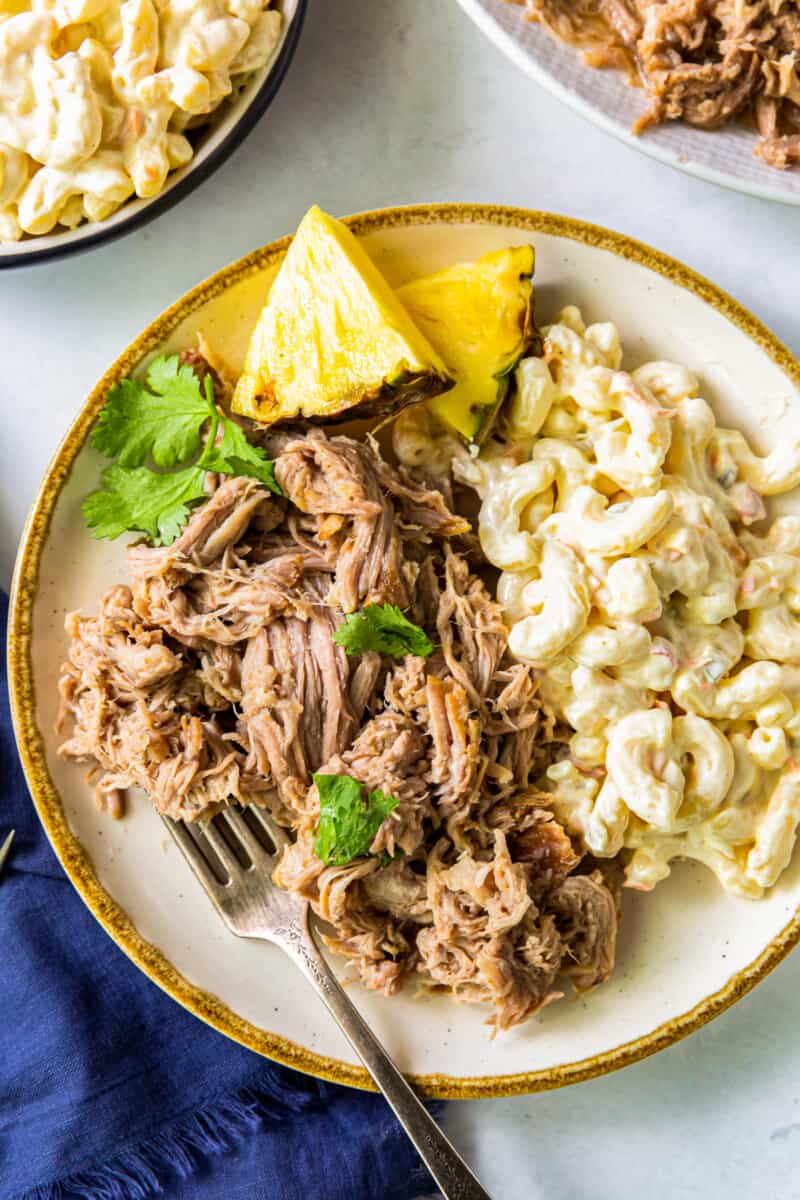 plate of kalua pork with macaroni salad