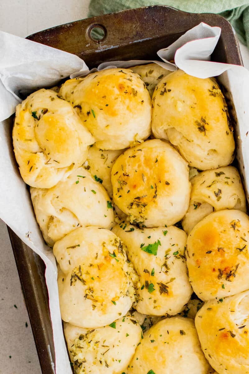 garlic butter pull apart rolls in cake pan