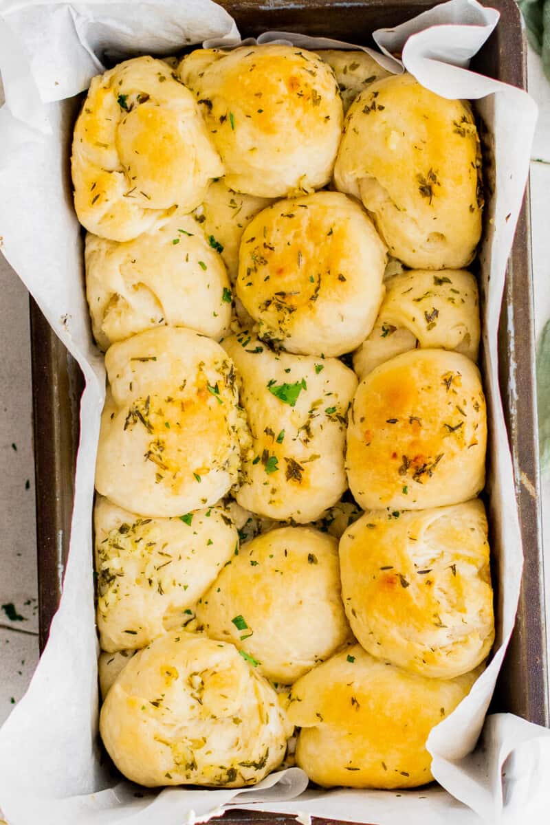 garlic butter pull apart rolls in cake pan