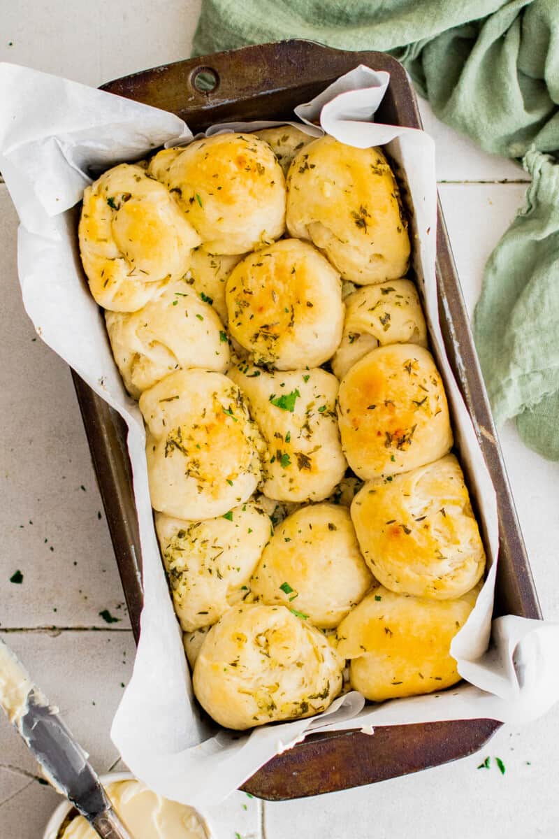 garlic butter pull apart rolls in cake pan