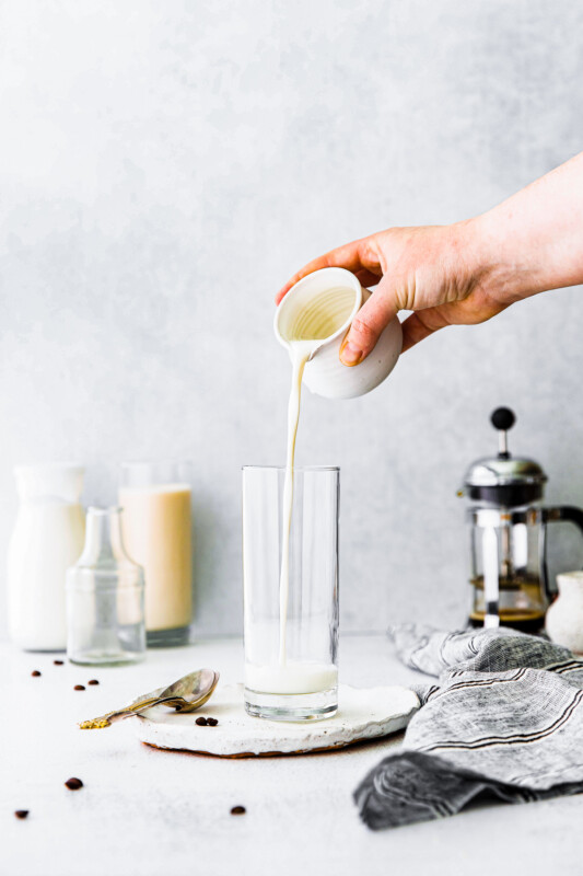 how to make iced caramel macchiato