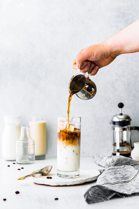 how to make iced caramel macchiato