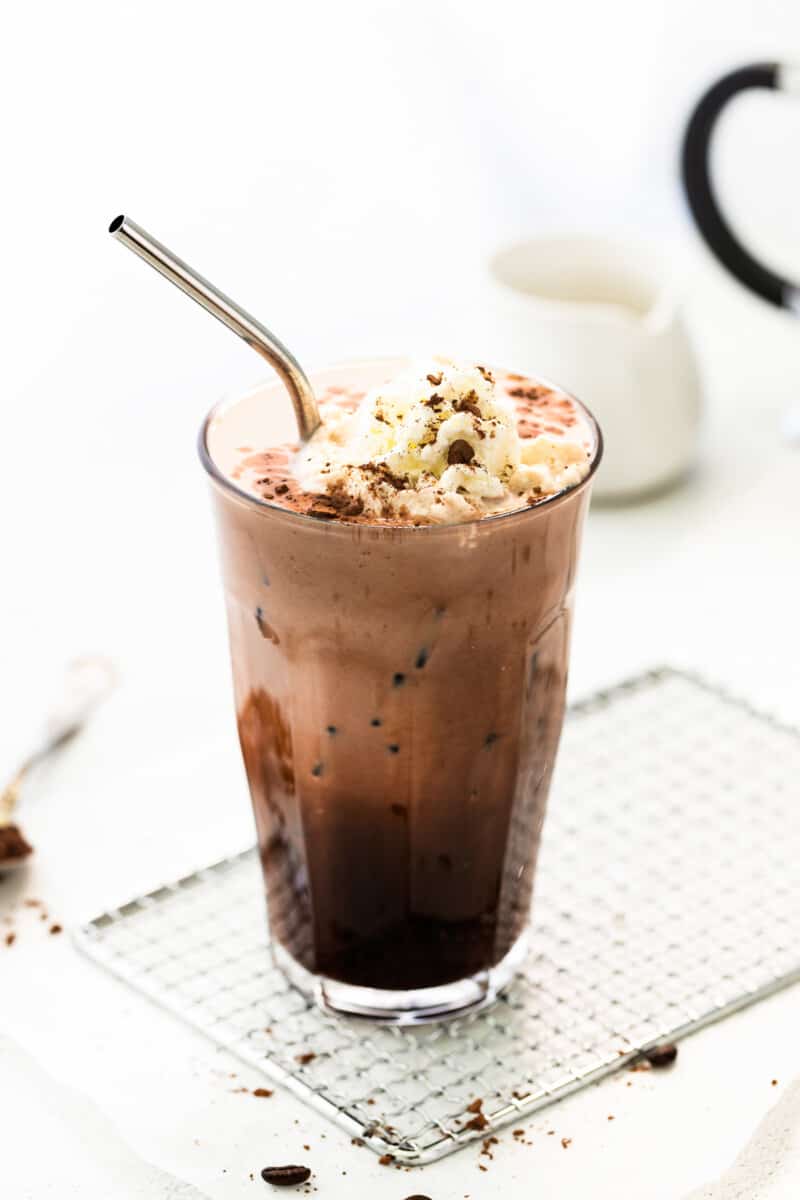 https://www.thecookierookie.com/wp-content/uploads/2021/08/iced-mocha-recipe-5-800x1200.jpg