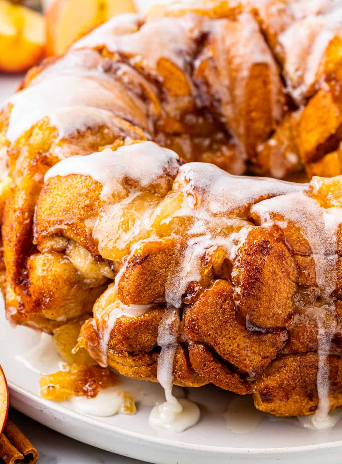 Apple Pie Monkey Bread - Ooey gooey apple cinnamon pull apart bread!