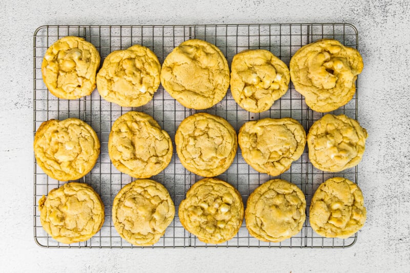 how to make white chocolate macadamia nut cookies