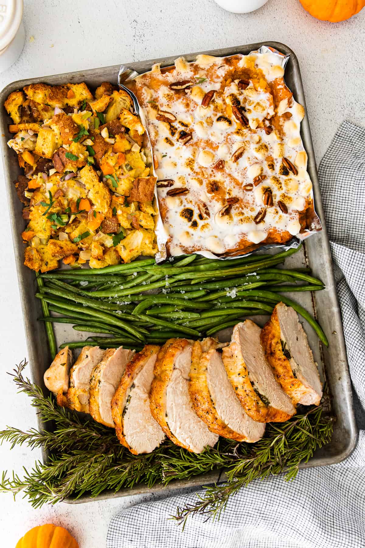 https://www.thecookierookie.com/wp-content/uploads/2021/10/sheet-pan-thanksgiving-dinner-turkey-breast-6.jpg