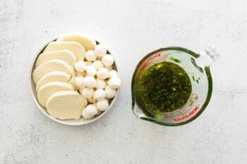 how to make herb marinated mozzarella