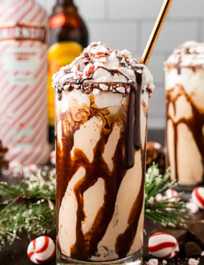 peppermint mudslide in glass with gold straw