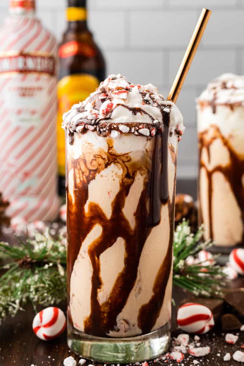 peppermint mudslide in glass with gold straw