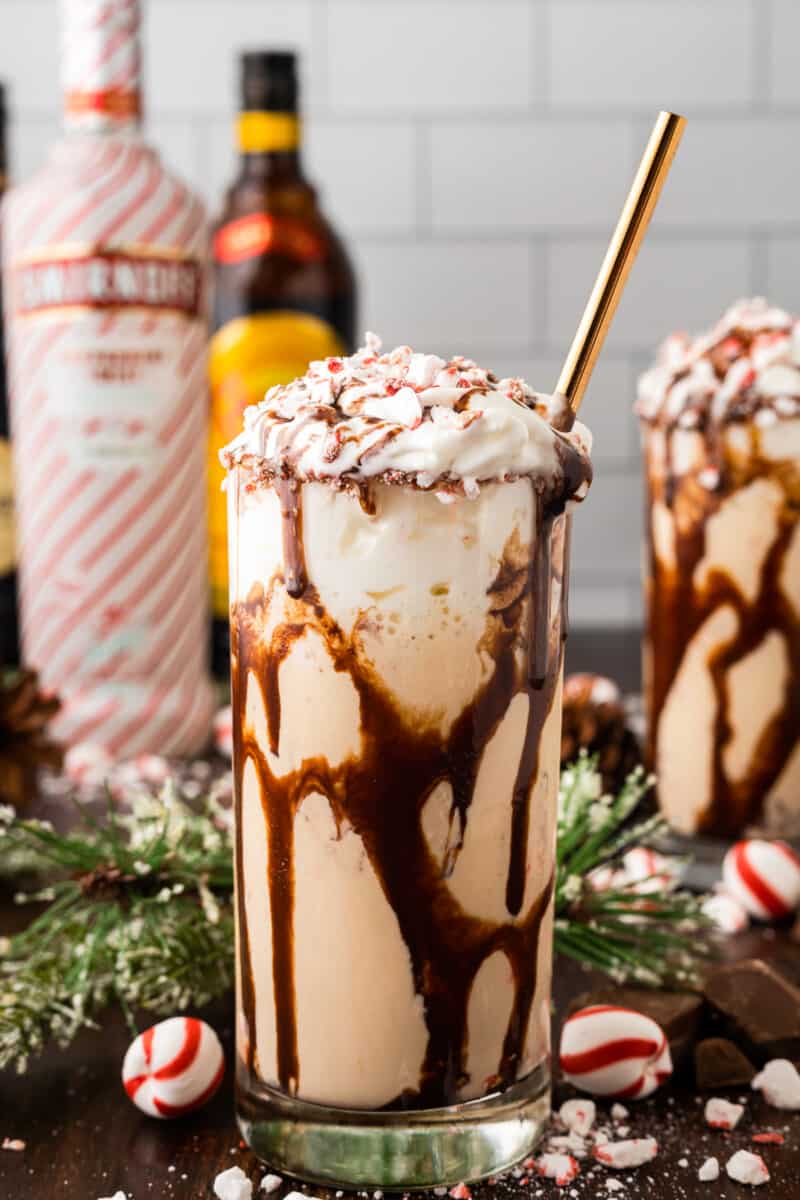 peppermint mudslide in glass with gold straw