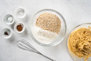 dry ingredients for oatmeal cream pies in a glass bowl