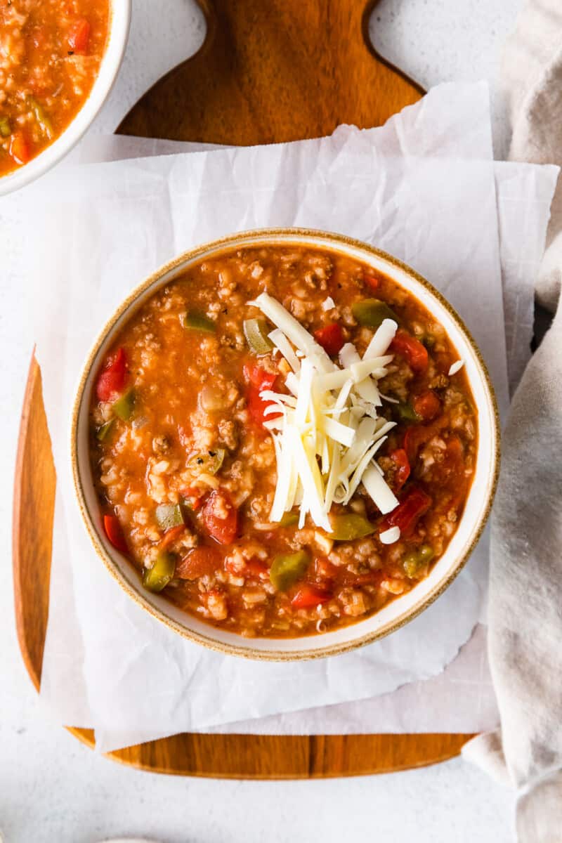 instant pot stuffed pepper soup with shredded cheese