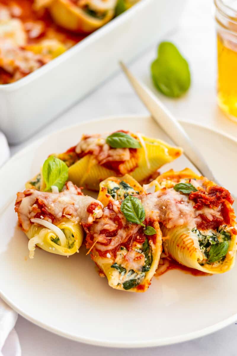 spinach stuffed shells on plate