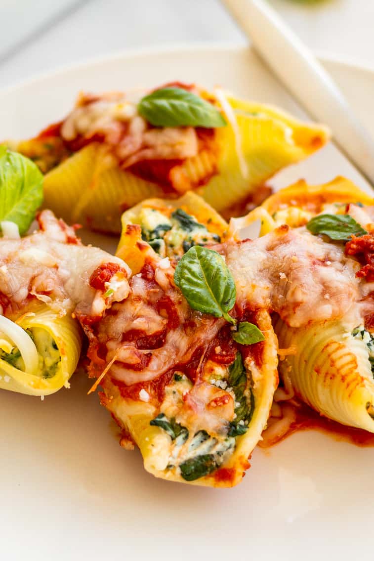 spinach stuffed shells on plate