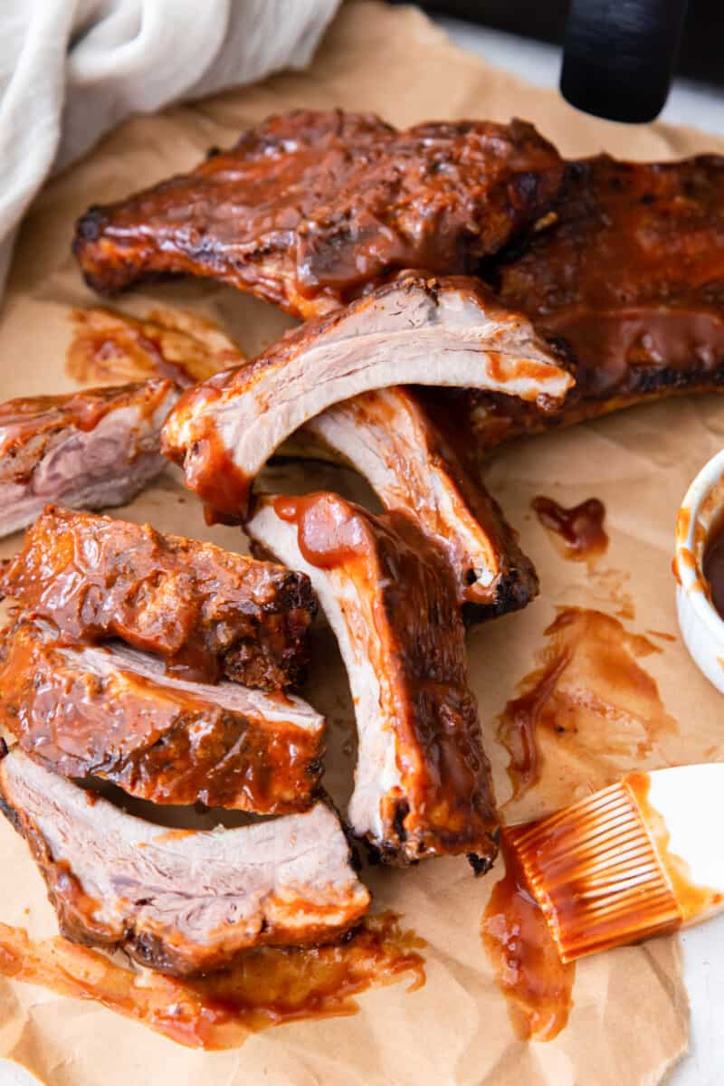 bbq ribs on parchment paper