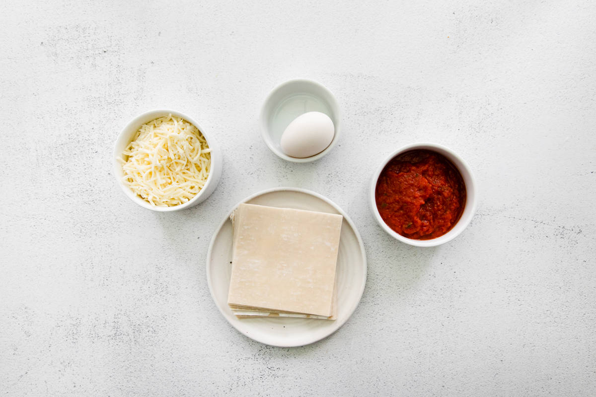 Ingredients for air fryer pizza rolls.