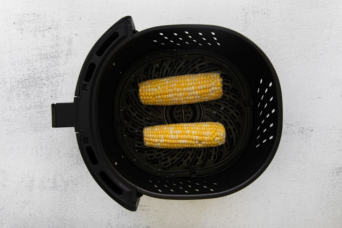 2 ears of corn on the cob in air fryer before cooking
