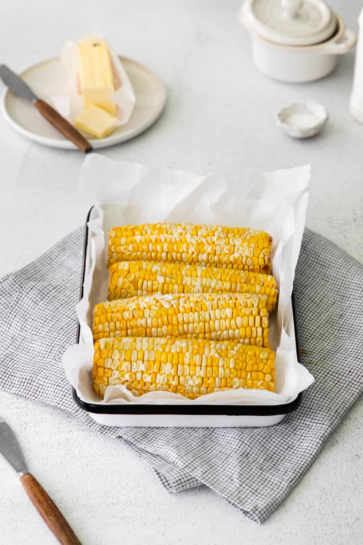 4 ears of corn on the cob on a serving platter
