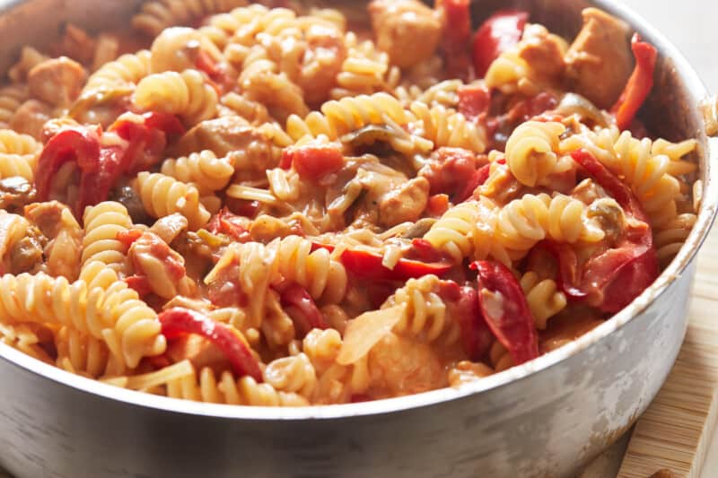 chicken fajita pasta in a skillet.