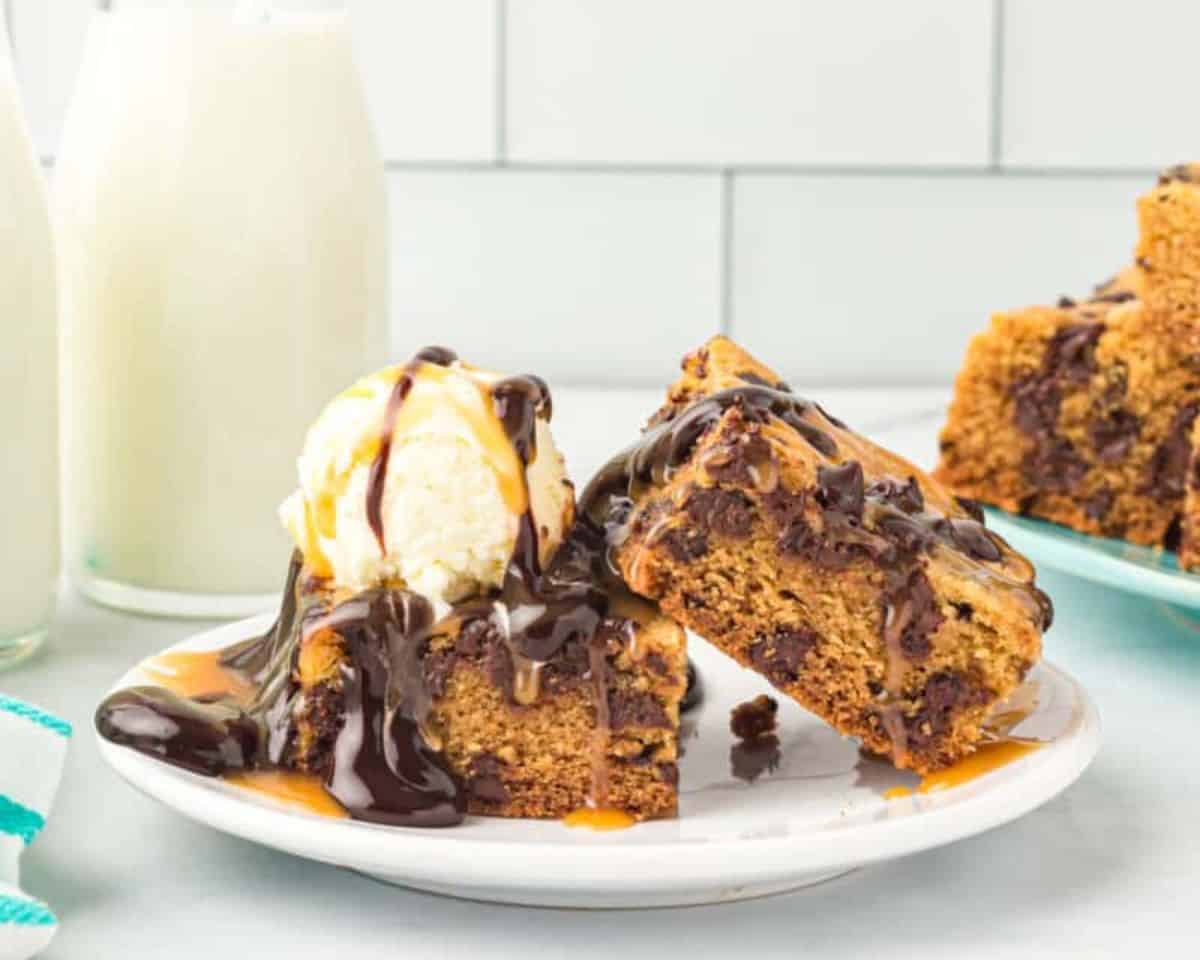 featured chocolate chip cookie bars.