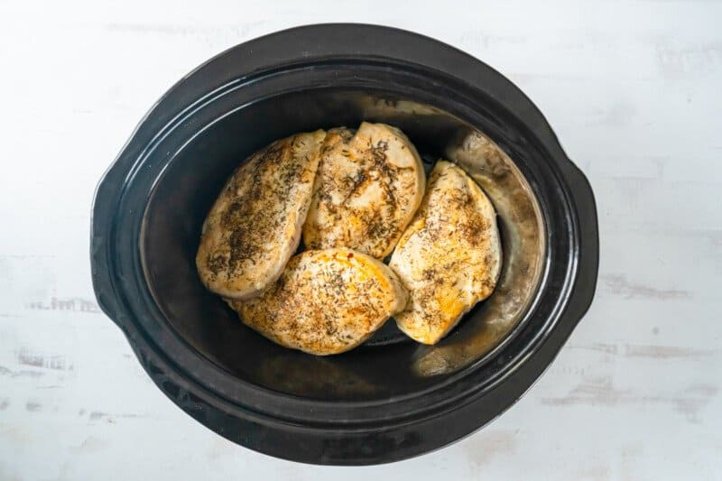 4 seared chicken breasts in a crockpot.