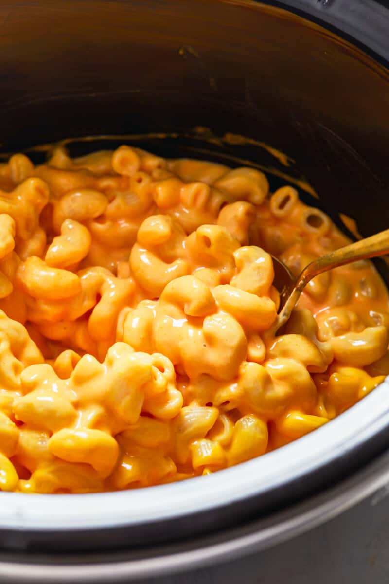 Crock Pot Mac and Cheese is a super simple recipe! This easy slow cooker macaroni and cheese makes the perfect side dish or weeknight dinner. It's virtually fool proof and comes out extra creamy and extra cheesy every time. Mac n cheese is always one of the best cheesy comfort foods around! creamy crockpot mac and cheese