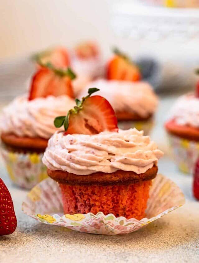 cropped-strawberry-cupcakes-recipe-4.jpg